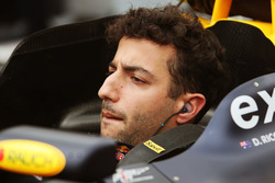 Daniel Ricciardo, Red Bull Racing RB12 sur la grille
