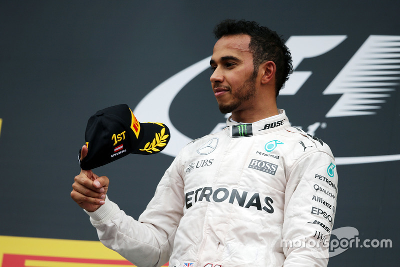 Sieger Lewis Hamilton, Mercedes AMG F1 feiert auf dem Podium