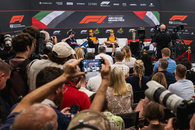 Lando Norris, McLaren, Oscar Piastri, McLaren, Max Verstappen, Red Bull Racing