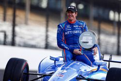 Scott Dixon, Chip Ganassi Racing Honda posa para fotos de la primera fila