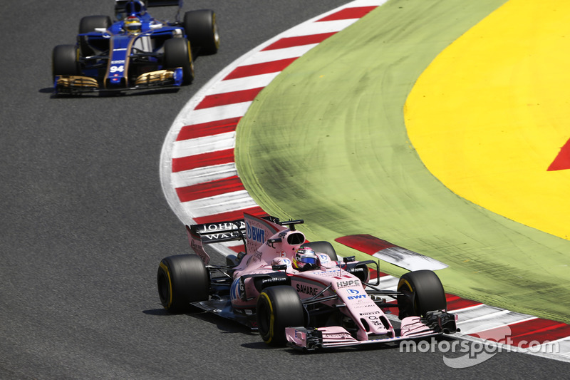 Sergio Perez, Sahara Force India F1 VJM10, Pascal Wehrlein, Sauber C36