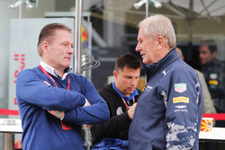(L naar R): Jos Verstappen, met Dr Helmut Marko, Red Bull Motorsport Consultant