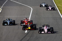 Естебан Окон, Sahara Force India F1 VJM10, Даніель РІккардо Red Bull Racing RB13, Себастьян Феттель