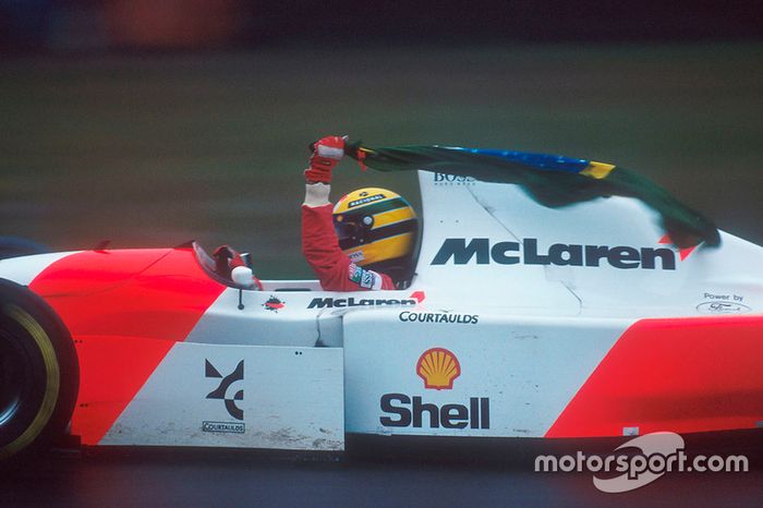 Yarış galibi Ayrton Senna, McLaren MP4/8 Ford