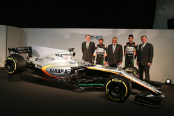 (L to R): Andrew Green, Sahara Force India F1 Team Technical Director; Sergio Perez, Sahara Force In