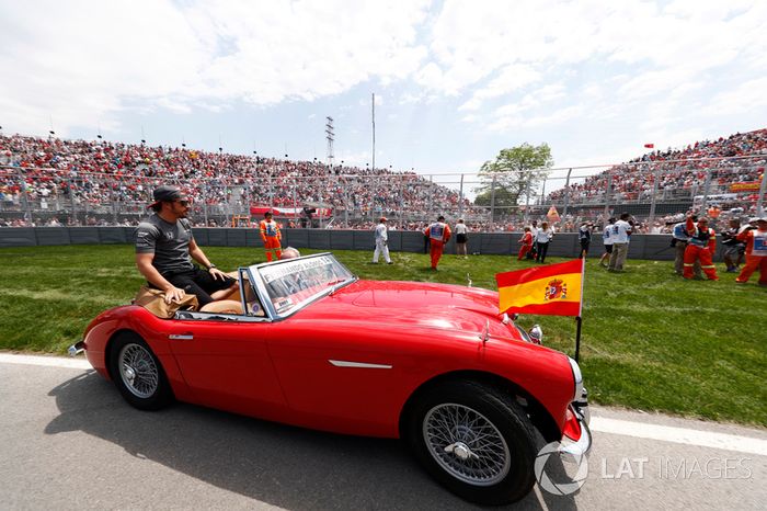 Fernando Alonso, McLaren, en el desfile de pilotos