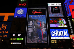 道頓堀のグリコサインに映った佐藤琢磨
