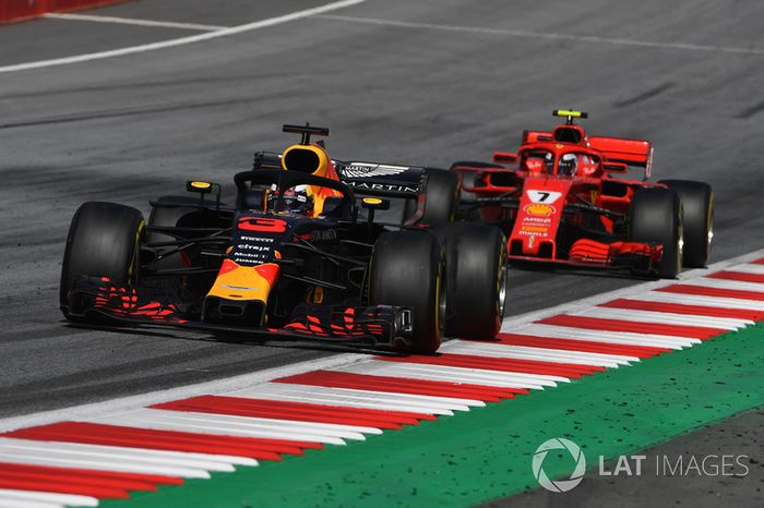 Daniel Ricciardo, Red Bull Racing RB14, Kimi Raikkonen, Ferrari SF71H