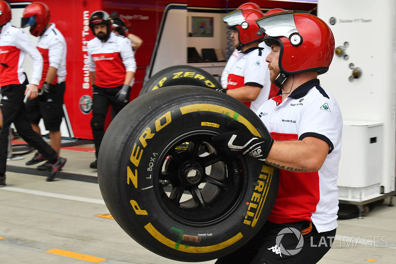 Mecánica Sauber con neumáticos Pirelli