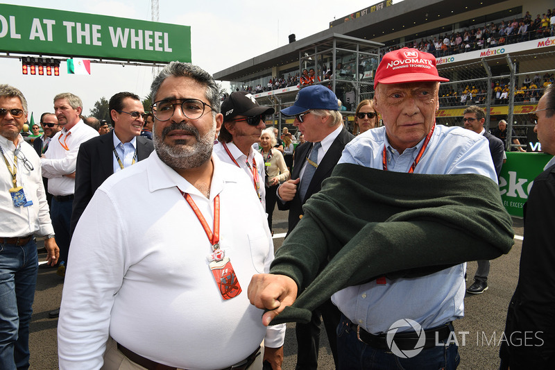 Niki Lauda, director no ejecutivo de Mercedes AMG F1 y Shaikh Abdulla Bin Isa Al-Khalifa, consejero