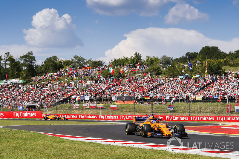 Fernando Alonso, McLaren MCL33, Stoffel Vandoorne, McLaren MCL33