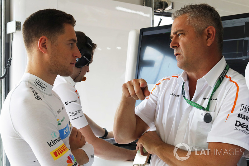 Stoffel Vandoorne, McLaren, y Gil de Ferran