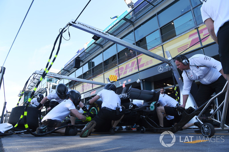 Mercedes AMG F1 pit stop practice