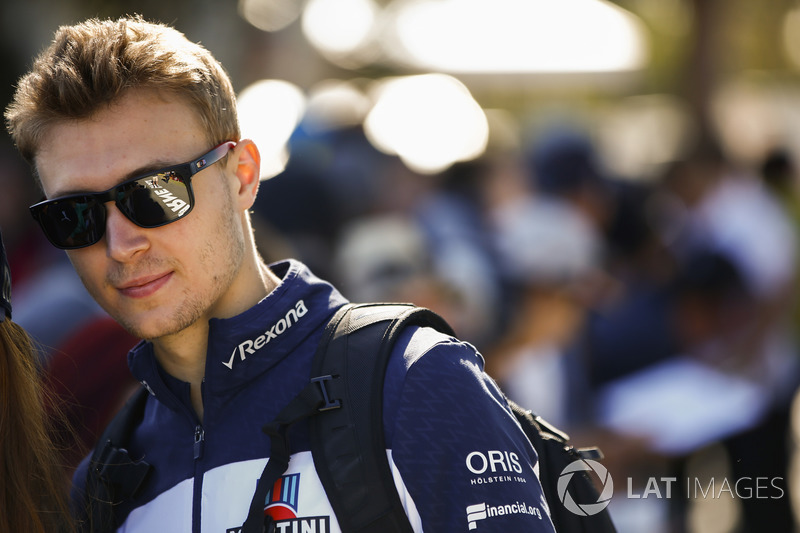 Sergey Sirotkin chega para seu primeiro GP pela Williams Racing