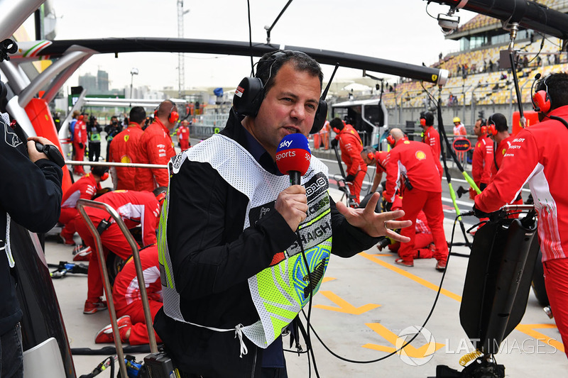 Ted Kravitz, Sky TV watches a Ferrari pit stop