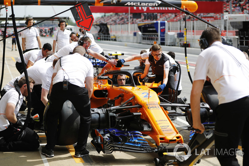Latihan pit stop McLaren