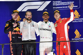 Max Verstappen, Red Bull Racing, Lewis Hamilton, Mercedes AMG F1 et Sebastian Vettel, Ferrari sur le podium