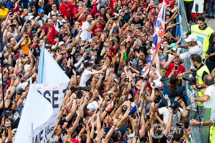 Lewis Hamilton, Mercedes AMG F1, celebra su victoria