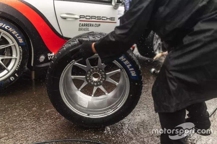 Pneus Michelin de chuva foram usados nesta quinta
