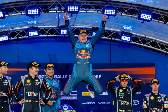 Podio: Ganadores Ott Tänak, Martin Järveoja, M-Sport Ford World Rally Team Ford Puma Rally1, segundos Craig Breen, James Fulton, Hyundai World Rally Team Hyundai i20 N Rally1, terceros Thierry Neuville, Martijn Wydaeghe, Hyundai World Rally Team Hyundai i20 N Rally1
