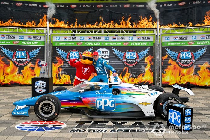 Josef Newgarden, Team Penske Chevrolet, Victory Lane