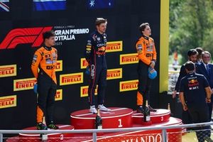 Lando Norris, McLaren, Oscar Piastri, McLaren, Max Verstappen, Red Bull Racing