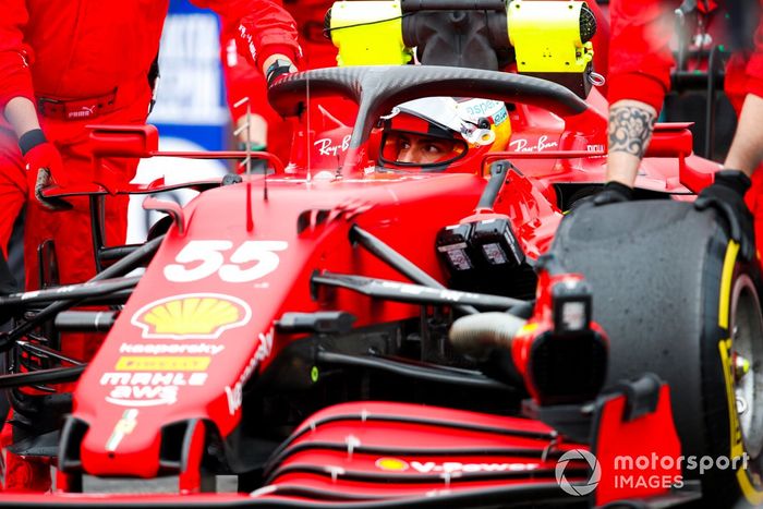 Carlos Sainz Jr., Ferrari SF21, sulla griglia di partenza