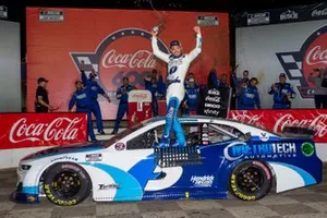 Race winner Kyle Larson, Hendrick Motorsports, Chevrolet Camaro MetroTech