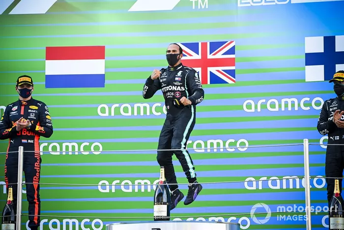 Podio: ganador, Lewis Hamilton, Mercedes-AMG Petronas F1, el segundo lugar Max Verstappen, Red Bull Racing y tercer lugar Valtteri Bottas, Mercedes-AMG Petronas F1 