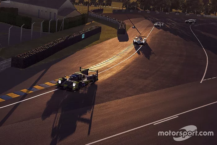 Acciones en la pista al atardecer
