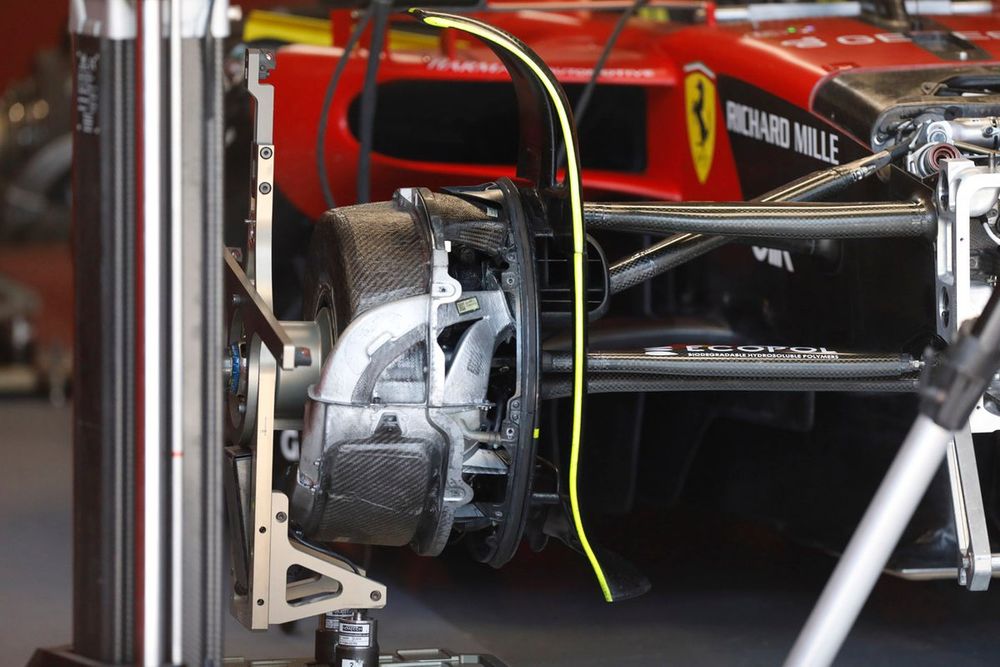 Detalle del tambor de freno del Ferrari SF-23