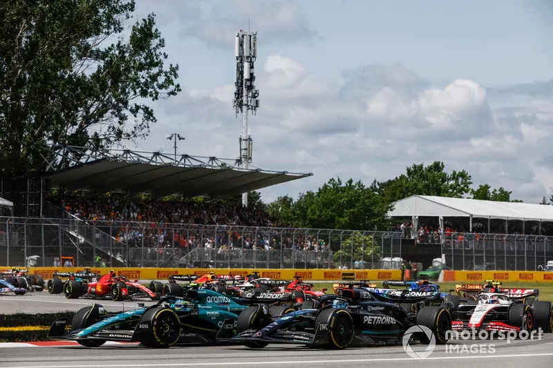 Fernando Alonso, Aston Martin AMR23, George Russell, Mercedes F1 W14, Nico Hulkenberg, Haas VF-23, Lando Norris, McLaren MCL60, il resto dello schieramento alla partenza
