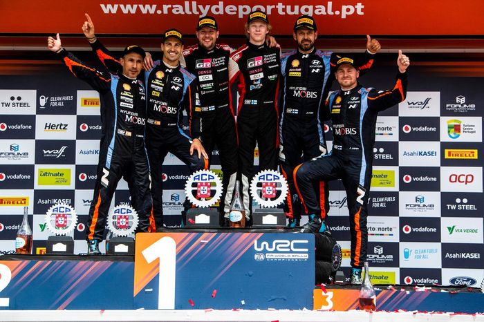 Podio: Ganador Kalle Rovanperä, Jonne Halttunen, Toyota Gazoo Racing WRT Toyota GR Yaris Rally1, segundo puesto Dani Sordo, Candido Carrera, Hyundai World Rally Team Hyundai i20 N Rally1, tercer puesto Esapekka Lappi, Janne Ferm, Hyundai World Rally Team