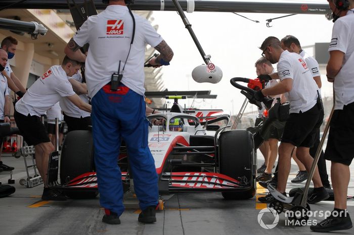 Mick Schumacher, Haas VF-22