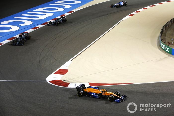 Daniel Ricciardo, McLaren MCL35M, Sebastian Vettel, Aston Martin AMR21, Lance Stroll, Aston Martin AMR21