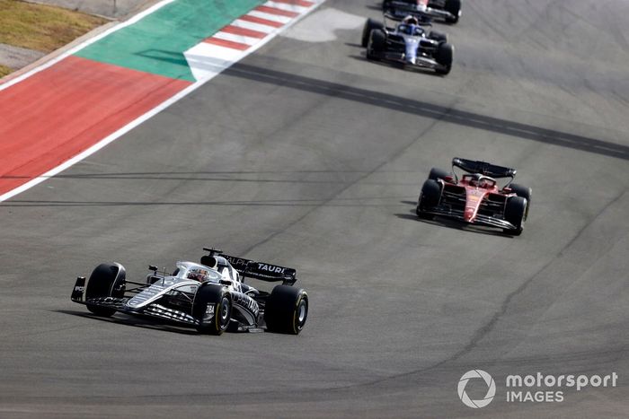 Pierre Gasly, AlphaTauri AT03, Charles Leclerc, Ferrari F1-75, Alex Albon, Williams FW44