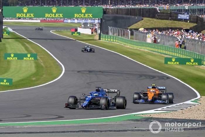 Fernando Alonso, Alpine A521, Lando Norris, McLaren MCL35M