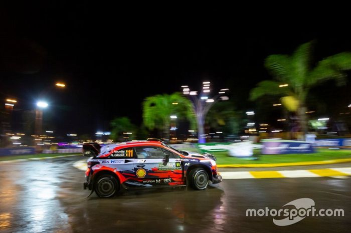 Thierry Neuville, Nicolas Gilsoul, Hyundai Motorsport Hyundai i20 Coupe WRC with Andrea Adamo, Team principal Hyundai Motorsport