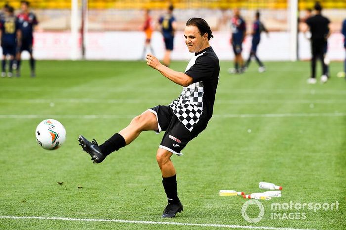 Felipe Massa jugando a fútbol