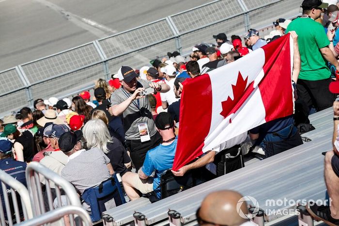 Fans with a Canadian flag