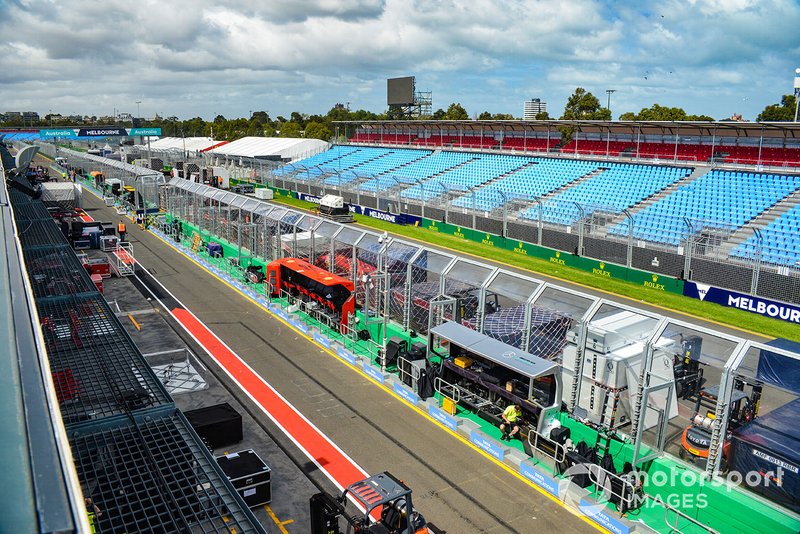 Pitlane y vista general de la parrilla de salida