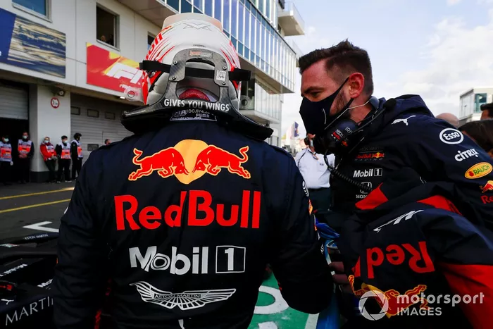 Tercero Max Verstappen, Red Bull Racing en Parc Ferme 