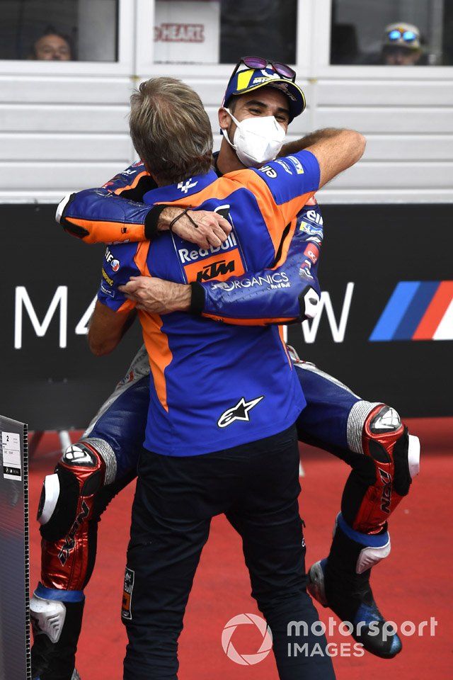 Ganador Miguel Oliveira, Red Bull KTM Tech 3, Hervé Poncharal, Red Bull KTM Tech 3