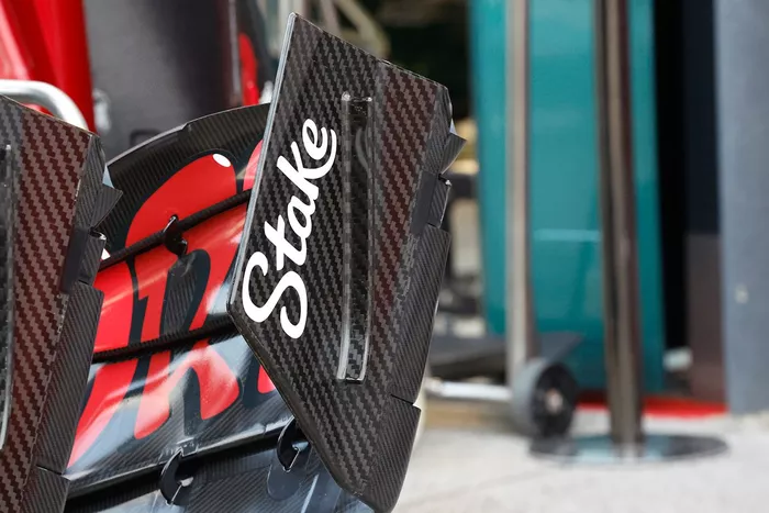 Detalle del alerón delantero del Alfa Romeo Racing C43