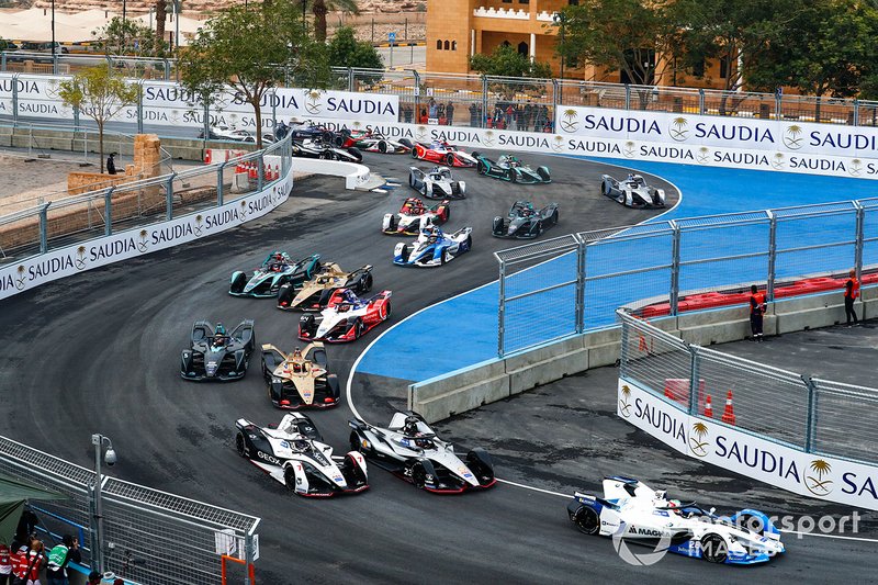 Antonio Felix da Costa, BMW I Andretti Motorsports, BMW iFE.18 Sébastien Buemi, Nissan e.Dams, Nissan IMO1, Jose Maria Lopez, GEOX Dragon Racing, Penske EV-3 at the start