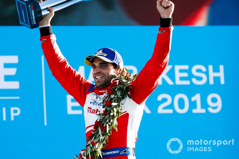 Podio: ganador de la carrera Jérôme d'Ambrosio, Mahindra Racing, celebra