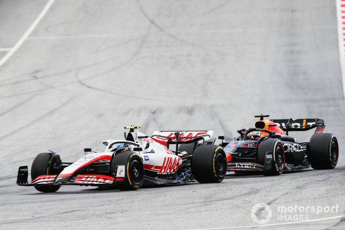 Mick Schumacher, Haas VF-22, Max Verstappen, Red Bull Racing RB18