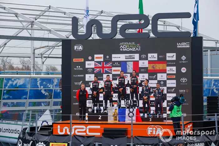Podio: Ganadores Sébastien Ogier, Julien Ingrassia, Toyota Gazoo Racing WRT Toyota Yaris WRC, segundo lugar Elfyn Evans, Scott Martin, Toyota Gazoo Racing WRT Toyota Yaris WRC, tercer lugar Dani Sordo, Candido Carrera, Hyundai Motorsport Hyundai i20 Coupe WRC.