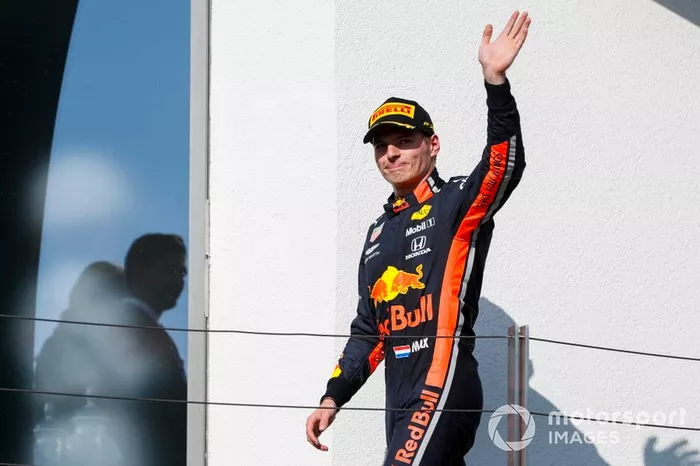 Il secondo classificato Max Verstappen, Red Bull Racing, arriva sul podio