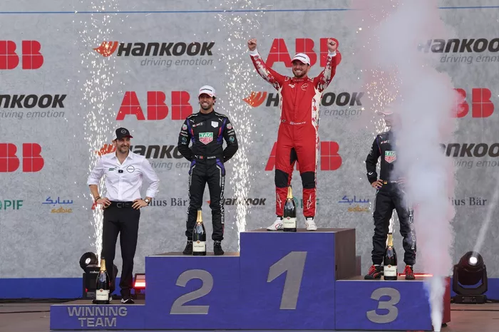 Podium: Race winner Oliver Rowland, Nissan Formula E Team, second place Antonio Felix da Costa, TAG Heuer Porsche Formula E Team, third place Pascal Wehrlein, TAG Heuer Porsche Formula E Team